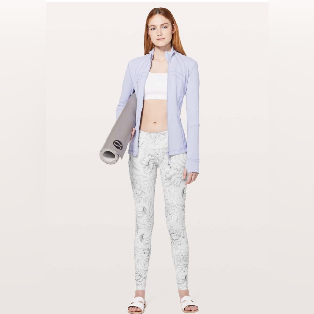 Lululemon size 2 LR Wonder under discontinued, print good condition.